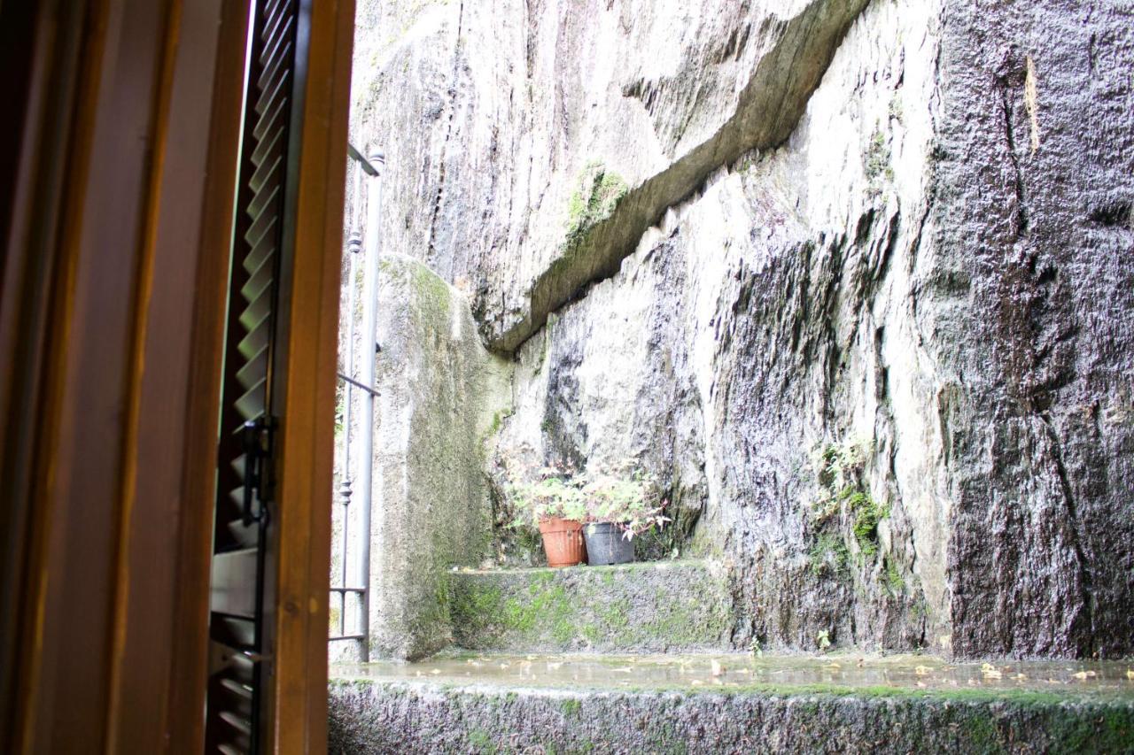 La Casa Sul Sasso In Town Serviced Accommodations Dervio Exterior foto