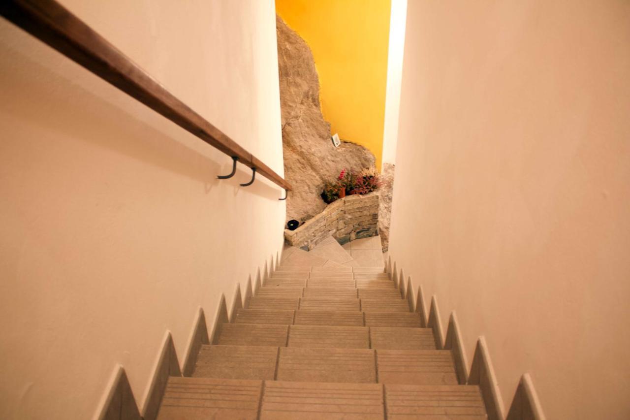 La Casa Sul Sasso In Town Serviced Accommodations Dervio Exterior foto